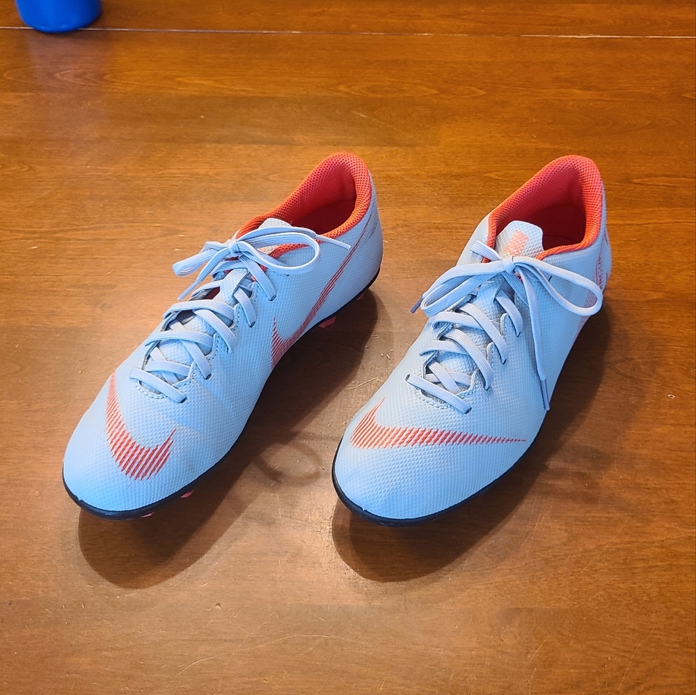 Nike Mercurial Vapor 12 Club MG Soccer Cleats Size 7 Men / Youth